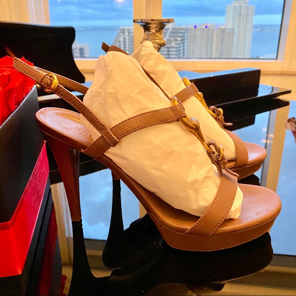 AUTH GUCCI TAN LEATHER PLATFORM W/ GOLD HORSEBIT - Picture 3 of 16